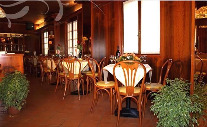 Hotel Karol Μόνζα Εξωτερικό φωτογραφία